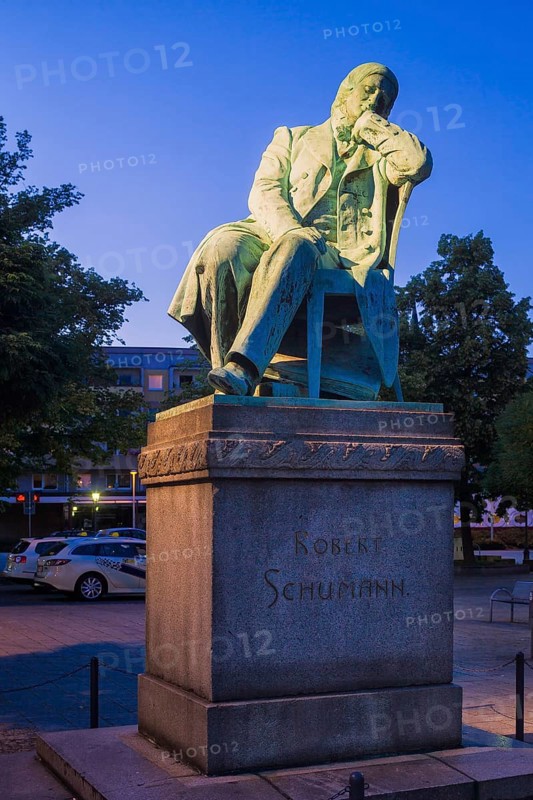 Today, Zwickau is a large district town in the south-west of the Free State of Saxony. The city is known as the Automobile & Robert Schumann City and is the fourth largest city after Leipzig, Dresden and Chemnitz as well as one of the regional centres in the Free State. Robert Schumann monument by Johannes Hartmann