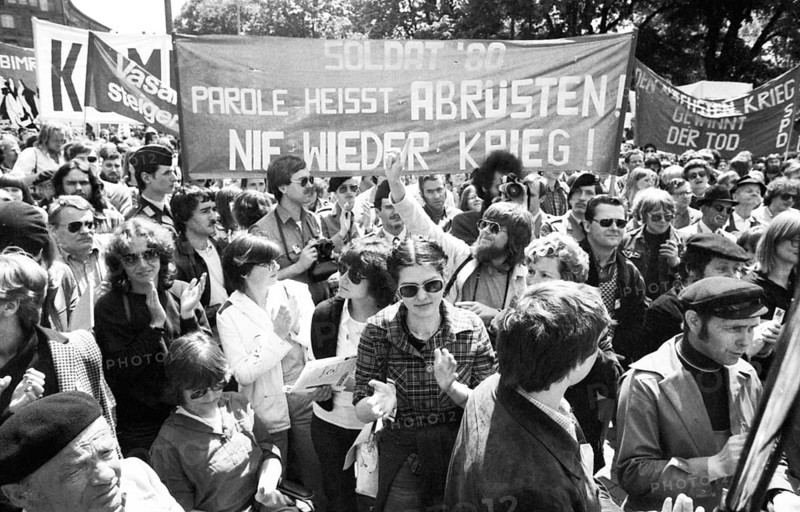 The 35th anniversary congress to end fascist rule was accompanied by a demonstration and rally in Mannheim, Germany on 10 May 1980