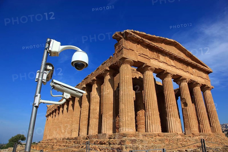 In the Parco Valle dei Templi di Agrigento, Unesco World Heritage Site, remains of the ancient city of Akragas in the Valley of the Temples of Agrigento, the Temple of Concordia, Sicily, Italy, Europe