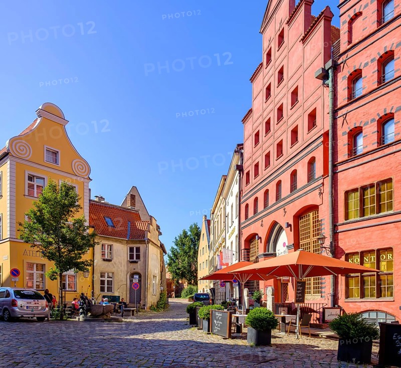 Street scene and historic building fabric with Gothic stepped gables and Baroque volute gables, heritage-protected buildings Fährstraße 24 to 26, UNESCO World Heritage Site, Old Town Hanseatic City of Stralsund, Mecklenburg-Western Pomerania, Germany, condition 4 August 2021, Europe