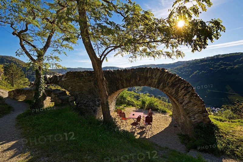Beautiful place in the beer garden at the Grevenburg ruins, Traben-Trarbach, Middle Moselle, Rhineland-Palatinate, Germany, Europe