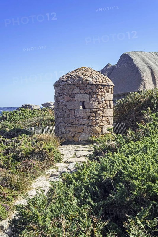 17th century customs officer's shelter along Côte de granit rose, Pink Granite Coast at Ploumanac'h, Perros-Guirec, Côtes-d'Armor, Brittany, France, Europe