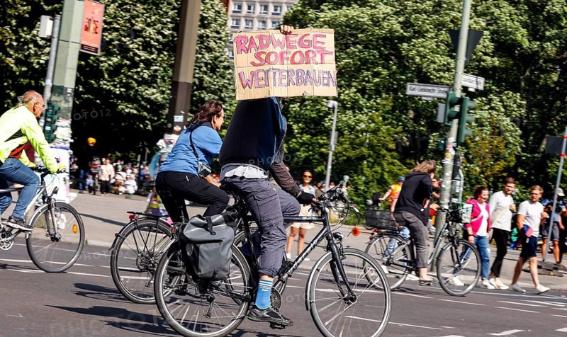 Cycling and environmental organisations demonstrate against transport policy. The bicycle demonstration demands the expansion of more cycle paths in Berlin, 02.07.2023