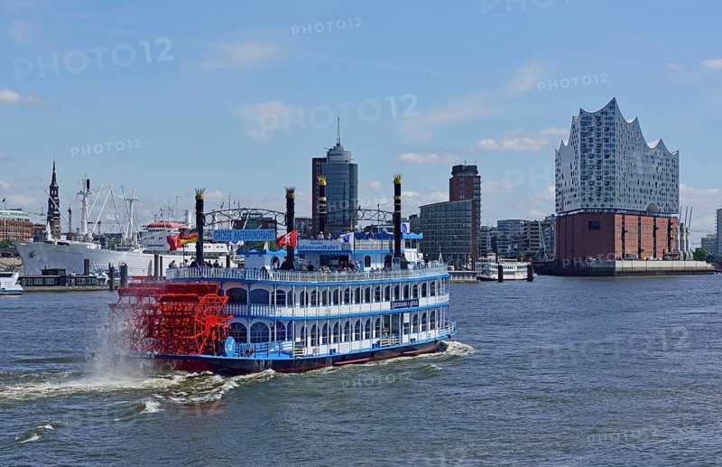 Europe, Germany, Hanseatic City of Hamburg, Elbe, Elbe Philharmonic Hall, paddle steamer Louisiana Star, Hamburg, Hamburg, Federal Republic of Germany, Europe