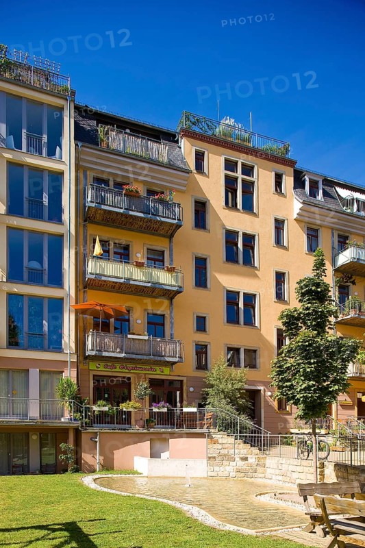 Sonnenhof in Dresden's Neustadt district. The Sonnenhof is located right next to the well-known Kunsthof between Alaunstrasse and Görlitzer Strasse. A particularly beautiful example of the redevelopment of the Outer Neustadt neighbourhood