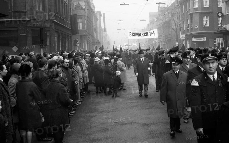 With black flags, miners of the Bismarck colliery and their relatives demonstrated against the closure of their colliery on 19 February 1966, Germany, Europe