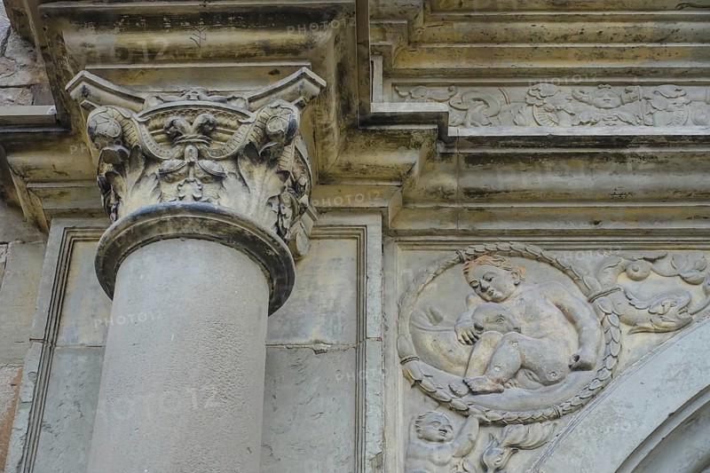 Detail above portal, putto, putto, column, relief, stone, Hohentübingen Castle, Museum of the University of Tübingen MUT, university institution, historical building, place of learning, Renaissance complex built in the 16th century, in the castle courtyard, Eberhard Karls University of Tübingen, Tübingen, Baden-Württemberg, Germany, Europe