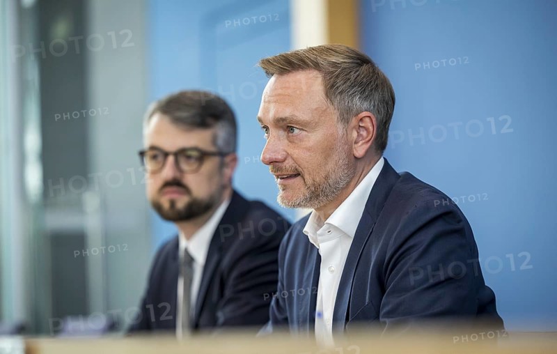 Presentation of the government draft for the 2025 federal budget at the Federal Press Conference by Christian Lindner (FDP), Federal Minister of Finance, and the State Secretary at the Federal Ministry of Finance, Wolf Reuter