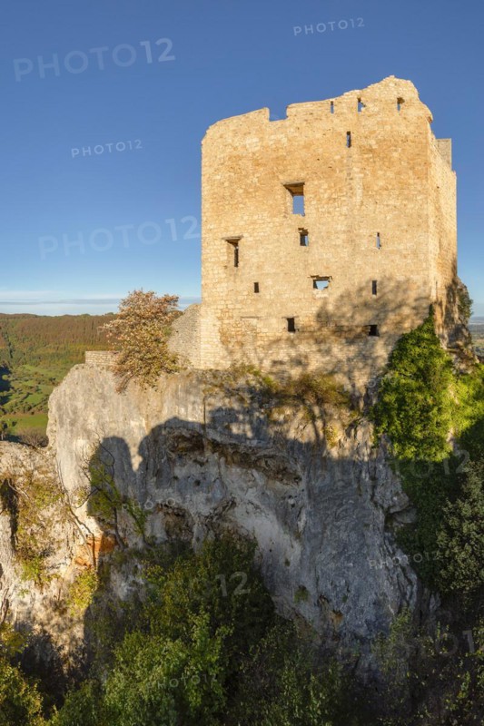 Reussenstein castle ruins above the Neidlinger Valley, Baden- Württemberg, Germany, Reussenstein castle ruins, Swabian Alb, Baden-Württemberg, Germany, Europe