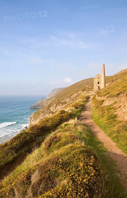 Ruins of Towanroath Pumping House at the Wheal Coates Tin Mine, St Agnes Head, Cornwall, England, United Kingdom, Europe