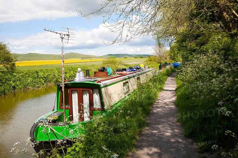 Kennet and Avon canal stretch between All Cannings and Alton Barnes, Vale of Pewsey, Wiltshire, England, United Kingdom, Europe