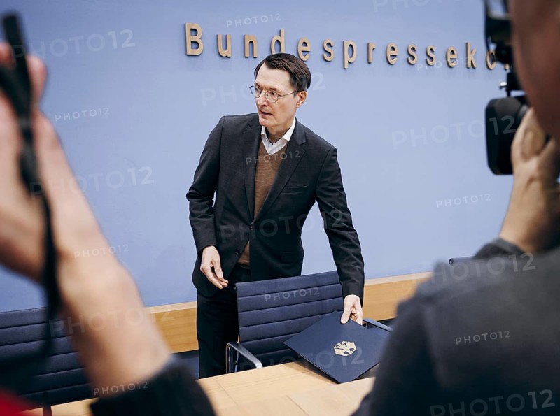 Karl Lauterbach (SPD), Federal Minister of Health, speaking at a federal press conference on the topic of quality of care and successful treatment 'Äì that'Äì why inpatient care must now be revolutionised, in Berlin, 30.01.2024