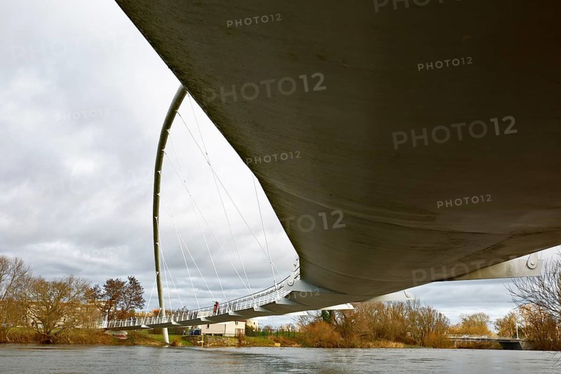 Cantilever pedestrian bridge over the River Mulde near Dessau, arch bridge, modern architecture, Middle Elbe Biosphere Reserve, Dessau-Roßlau, Saxony-Anhalt, Germany, Europe