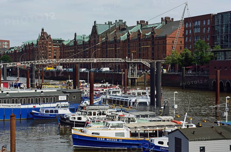 Germany, Hamburg, HafenCity, historic warehouse district, World Heritage Site, Customs Canal, view of the Customs Museum, Hamburg, Hamburg, Federal Republic of Germany, Europe