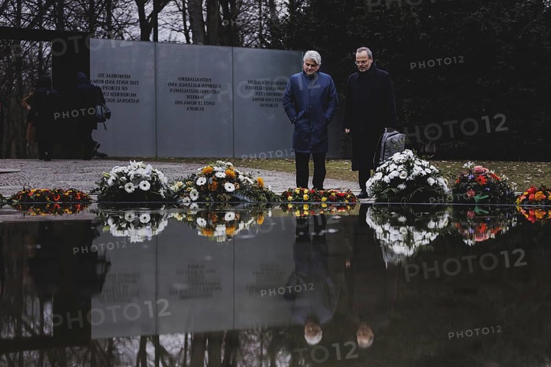 (L-R) Mehmet Daimagueler, Commissioner against Antiziganism in Germany, and Felix Klein, Federal Government Commissioner for Jewish Life in Germany and the Fight against Antisemitism, photographed during a commemoration ceremony at the Memorial to the Murdered Sinti and Roma in Berlin, 31 January 2024 / Photographed on behalf of the Federal Ministry for Women, Senior Citizens, Family and Youth