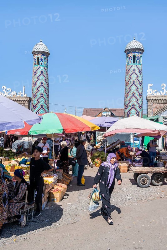 Market stalls at Uzgen Bazaar, Ösgön, Osh region, Kyrgyzstan, Asia