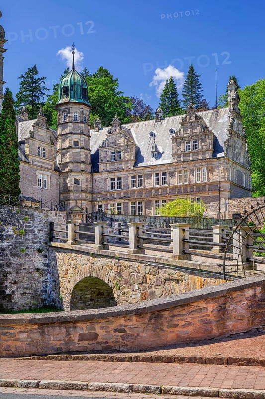 Castle bridge of Hämelschenburg Castle, Weser Renaissance castle, municipality of Emmerthal, Emmer, Emmental, Weserbergland, Lower Saxony, Germany, Europe