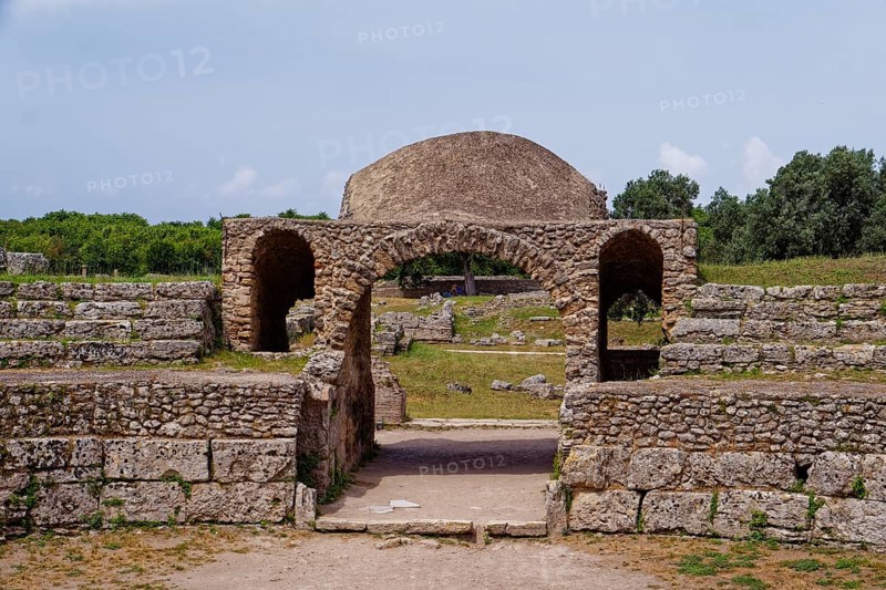 Paestum archaeological site and ruins, UNESCO World Heritage Site, in the province of Salerno. Paestum, Capaccio, Campania, Italy, Southern Europe, Europe