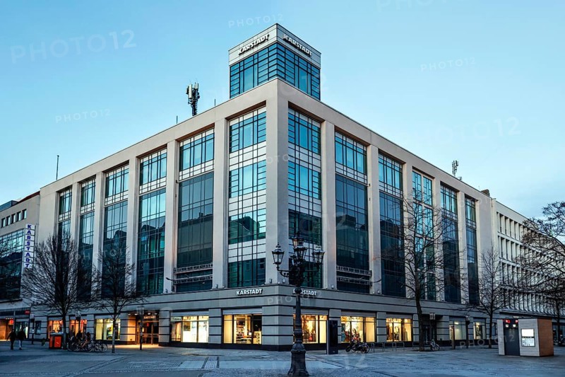 Berlin, 19.02.2023, Karstadt branch of Galeria Karstadt Kaufhof GmbH on Wilmersdorfer Strasse in Berlin The department stores' group has opened further insolvency proceedings