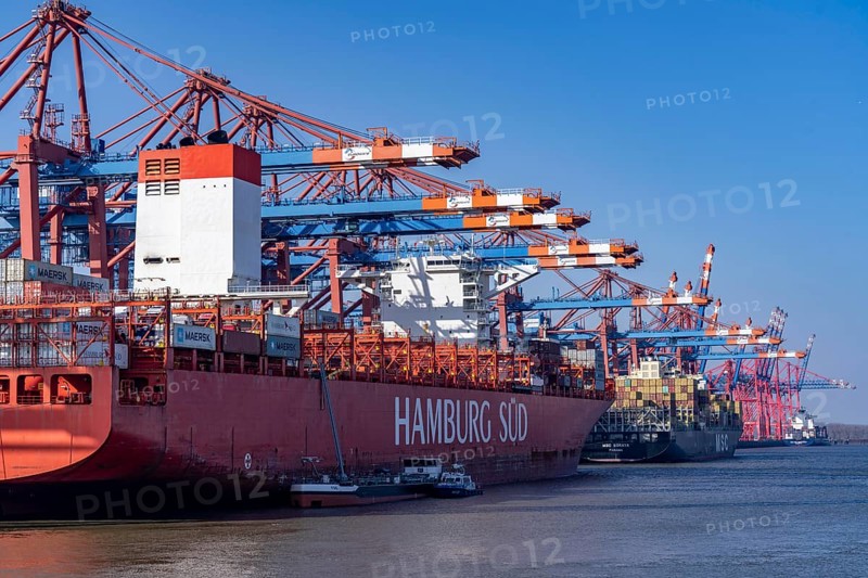 Port of Hamburg, Waltershofer Hafen, EUROGATE Container Terminal, container freighter Cap San Sounio, shipping company Hamburg Süd, MSC container ship MSC Soraya, Hamburg, Germany, Europe