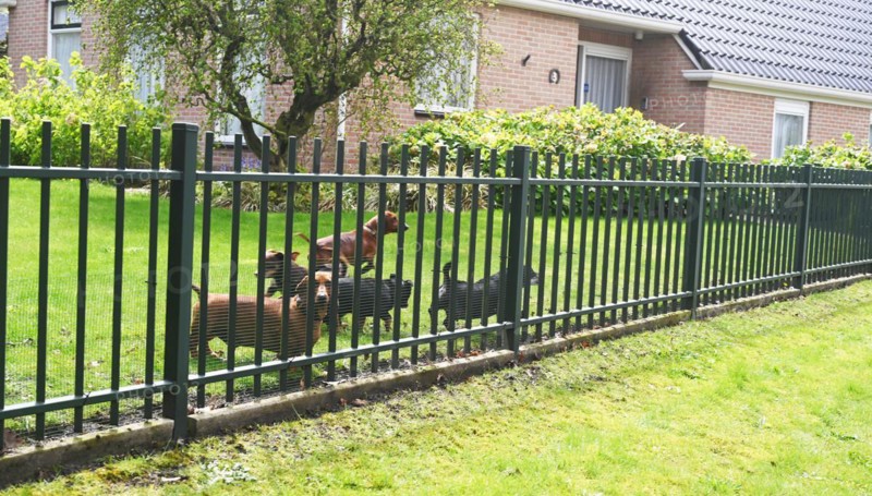 NL, Eesergroen: Spring characterises the landscape, towns and people in the province of Drenthe in the Netherlands. The picturesque village of Ees in Drenthe. NL, Eesergroen: Spring shapes the landscape, cities and people in the province of Drenthe in the Netherlands