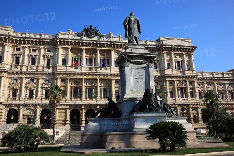 Palazzo di Giustizia, Palace of Justice, Prati district on the banks of the Tiber, Rome, Italy, park side with the statue of Camillo Benso di Cavour, Europe