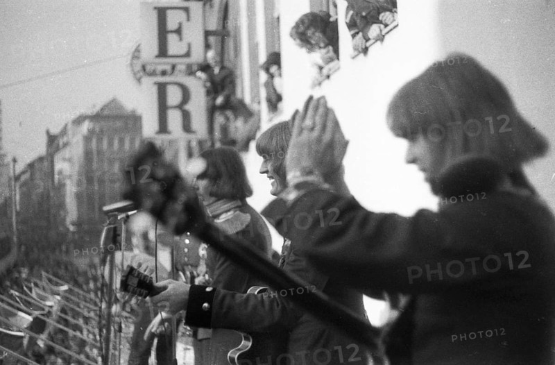 DEU, Germany, Dortmund: Personalities from politics, business and culture from the 50s Dortmund. Musicians from the famous group The Lords performing in the Westenhellweg shopping centre in 1965, Europe