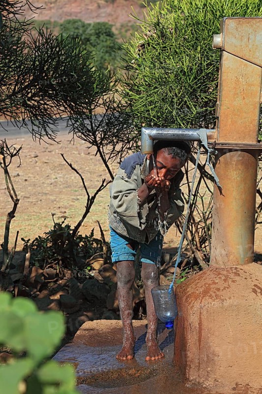 Amhara region, child drinking water at a well, Ethiopia, Africa