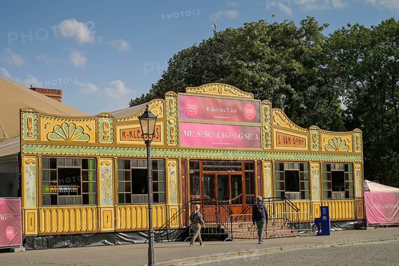 Tent at the Rotes Rathaus, Komische Oper Berlin, Messeschlager Gisela, Mitte, Berlin, Germany, Europe