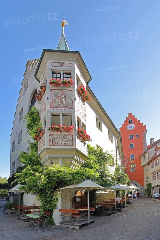 Gasthof Bären with oriel and ivy and historic upper gate tower, town gate, town tower, upper gate, plant growth, ingrown, mural, floral decoration, idyll, market square, Meersburg, Obersee, Lake Constance, Lake Constance area, Baden-Württemberg, Germany, Europe