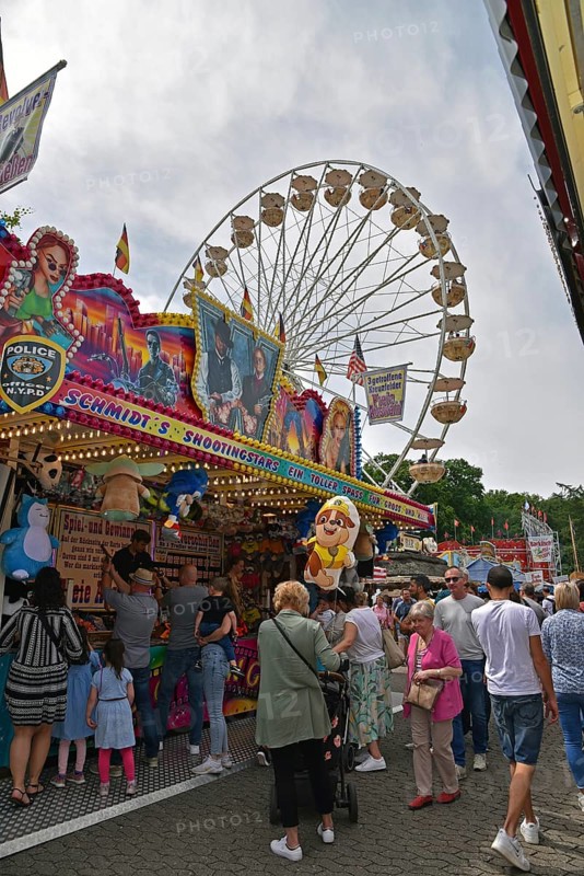 Europe, Germany, Hamburg metropolitan region, Niederschsen, Stade district, Buxtehude, Neukloster, Whitsun market, approx. 130 showmen every year, view of the Ferris wheel, Europe