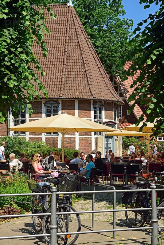 Europe, Germany, Hamburg, district Bergedorf, Sachsentor, pedestrian zone, City, shopping street, Cafe at the church St. Petri and St. Pauli, Europe