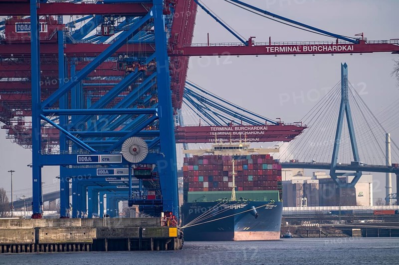 HHLA Container Terminal Burchardkai, in Waltershof harbour, HMM Nuri container freighter, Köhlbrand Bridge in the background, Hamburg, Germany, Europe