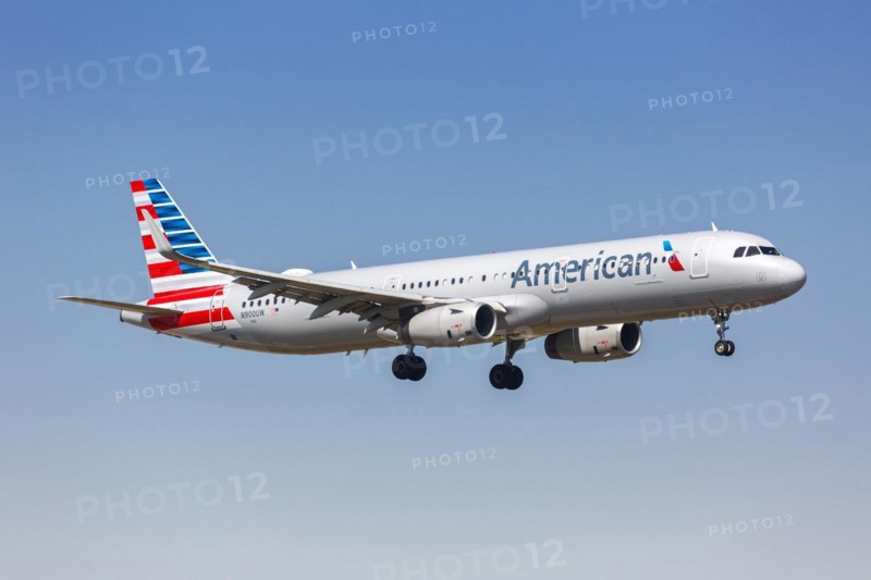 An American Airlines Airbus A321 aircraft with the registration number N900UW at Dallas Fort Worth Airport, USA, North America