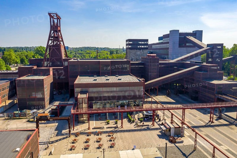 Zollverein Coal Mine Industrial Complex World Heritage Site, double headframe of shaft XII and coal washing plant with the Ruhr Museum, Ruhr area, North Rhine-Westphalia, Germany, Europe