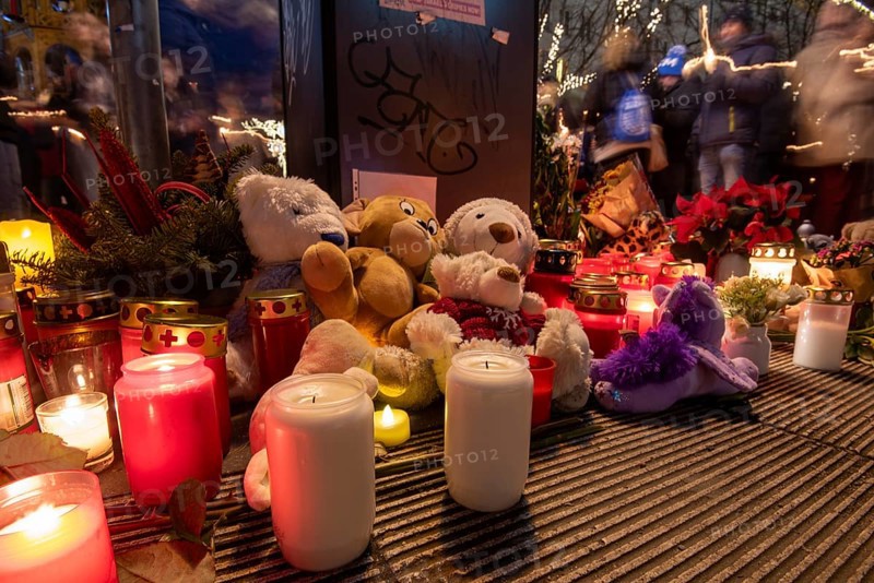 Remembering the attack, cuddly toys and candles commemorate 20 December 2024, a man deliberately killed and injured several people with a rental car at Magdeburg's Christmas market, Magdeburg, Saxony-Anhalt, Germany, Europe