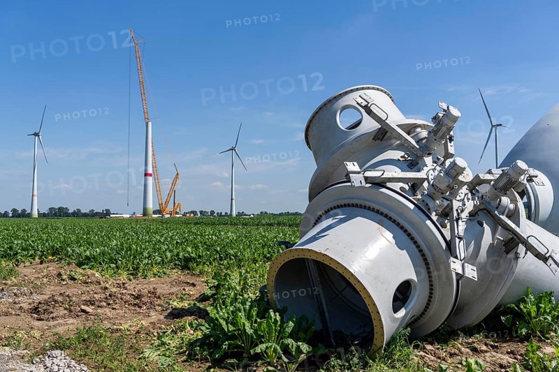 Repowering, dismantled Enercon E-58 wind turbine in a wind farm near Issum, 9 older wind turbines that have been in operation for over two decades are being replaced by a total of four Enercon E-160 turbines, under construction, with a total output of 22 megawatts, Lower Rhine, North Rhine-Westphalia, Germany, Europe