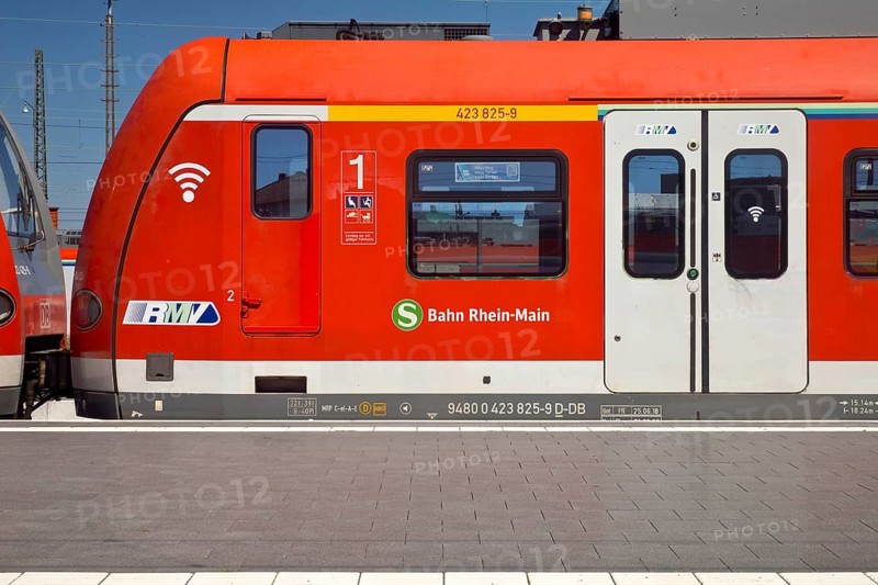 S-Bahn Rhein-Main of the Rhein-Main-Verkehrsverbund, abbreviated RMV, at the main railway station in Giessen, public transport, Hesse, Germany, Europe