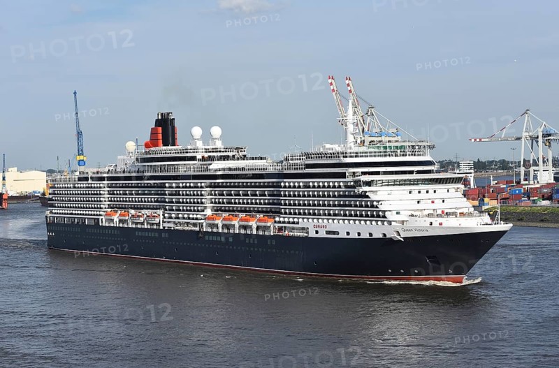 Europe, Germany, Hanseatic City of Hamburg, Elbe, Harbour, Passenger ship Queen Victoria leaves Hamburg, Europe
