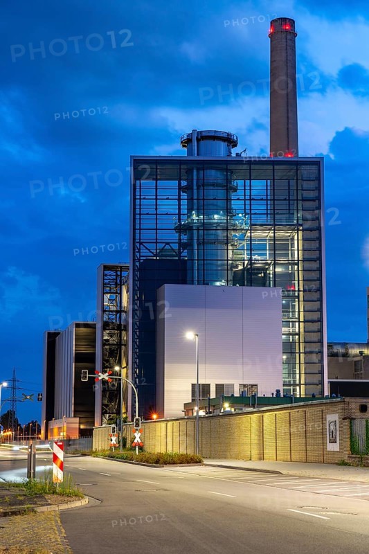 The Lausward natural gas power plant, the most efficient gas and steam turbine power plant in the world, generates electricity and district heating, Block Fortuna, in the harbour of Düsseldorf, North Rhine-Westphalia, Germany, Europe
