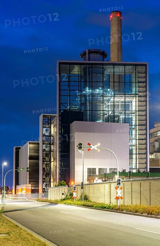 The Lausward natural gas power plant, the most efficient gas and steam turbine power plant in the world, generates electricity and district heating, Block Fortuna, in the harbour of Düsseldorf, North Rhine-Westphalia, Germany, Europe