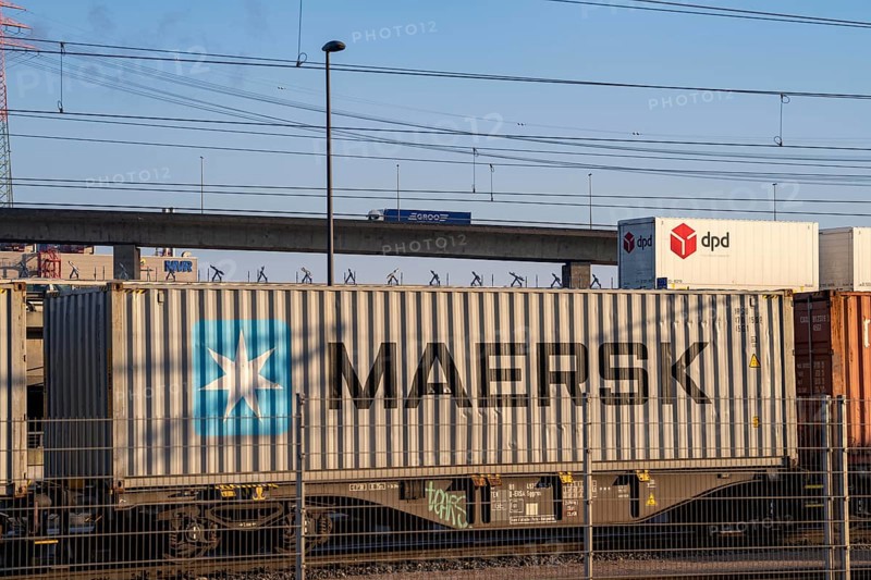 Ramp to, from the Köhlbrand Bridge in the Port of Hamburg, back, front trucks on the Waltershoferdam, access to the HHLA Container Terminal Burchardkai, middle traffic on the A7 motorway, front goods train route to, from the HHLA Container Terminal Burchardkai, spans the 325 m wide Köhlbrand, an arm of the Süderelbe, the bridge is over 3600 metres long, 53 metres above the water, piers 135 m high, more than 30.000 vehicles use the B3 bridge daily, important connection to the harbour, it is dilapidated, to be rebuilt, Hamburg, Germany, Europe