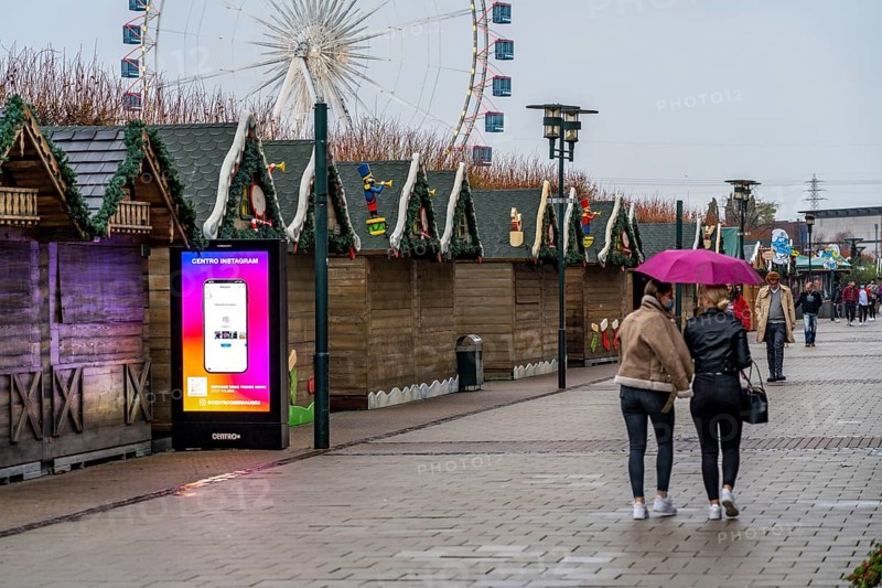 The Christmas market at the Centro shopping centre, set up but closed due to the 2nd lockdown during the coronavirus crisis in November 2020, Oberhausen North Rhine-Westphalia, Germany, Europe