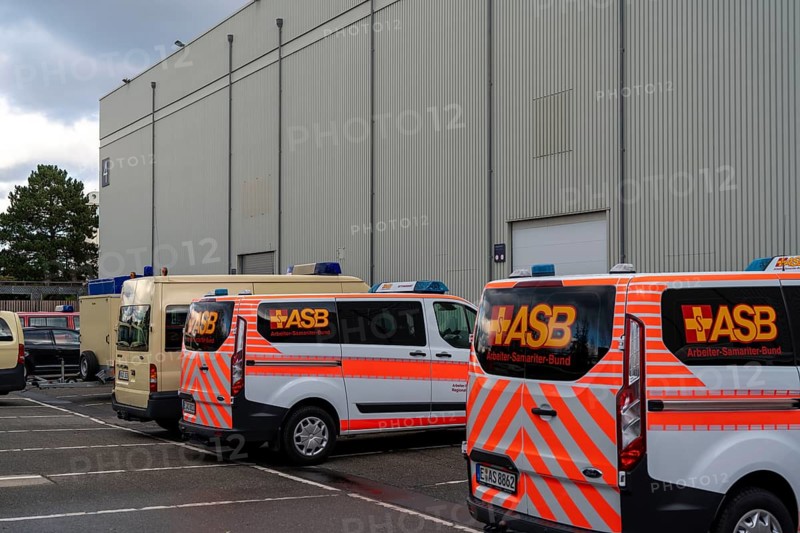 Construction of a vaccination centre for corona vaccinations, in a hall at Messe Essen, by the city, the fire brigade and various aid organisations, construction of 12 vaccination lines for a daily vaccination of up to 2400 people, operated by the North Rhine-Westphalia Association of Statutory Health Insurance Physicians