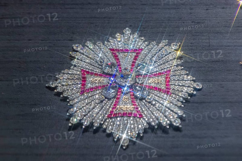 In December 2022, the Dresden public prosecutor's office, the Soko Epaulette and the LKA Saxony succeeded in recovering a significant proportion of the stolen goods taken during the burglary of the Historic Green Vault. Despite the ongoing seizure by the district court, it is now possible for the first time to exhibit the jewels in their original location and to experience the Historic Green Vault almost in its entirety. Breast Star of the Polish Order of the White Eagle, presentation of the recovered jewels from the Historic Green Vault, Dresden, Saxony, Germany, Europe