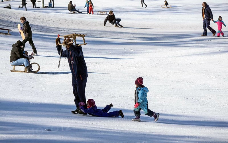 Tobogganing fun in Berlin's snow-covered Viktoriapark. Snow and icy cold continue to dominate the weather, 13.02.21