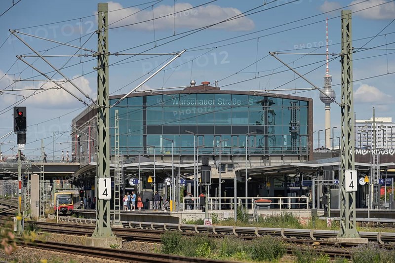 Warschauer Straße station, Friedrichshain, Friedrichshain-Kreuzberg, Berlin, Germany, Europe