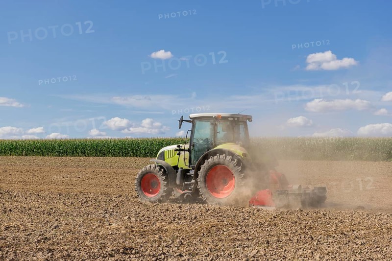 Symbolic image, global warming, dry soil, dust, farmer tilling a field, tractor, ploughing, clouds, Baden-Württemberg, Germany, Europe