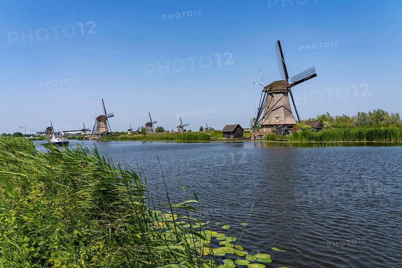 Kinderdijk, 18 windmills designed to pump water from the polders to utilise the land, one of the most famous sights, UNESCO World Heritage Site, Netherlands