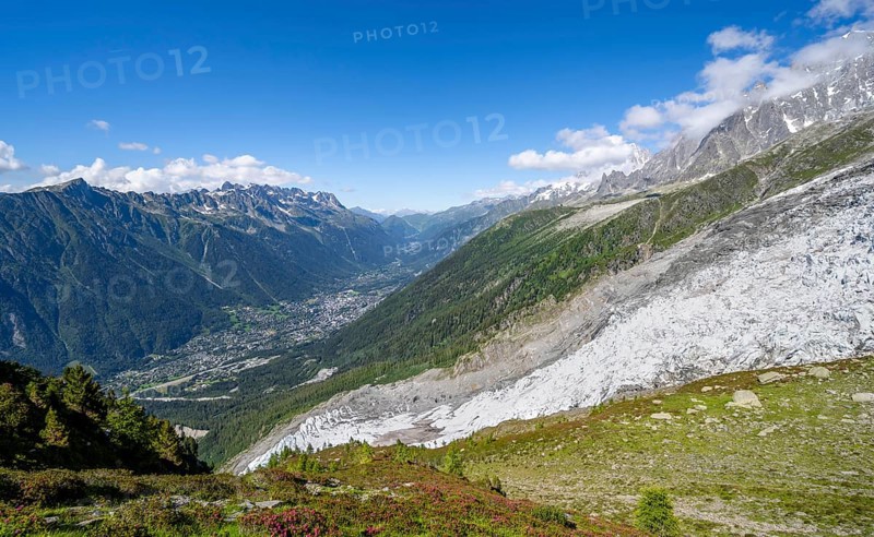 Mountain landscape with glacier Glacier des Bossons and view into the valley with the village of Chamonix, Chamonix, Haute-Savoie, France, Europe